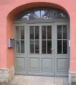 Große Tür mit Umbau
